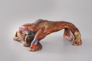 Palkó Ernő: ACROBAT, chamotte clay, raku, 41×30×15 cm